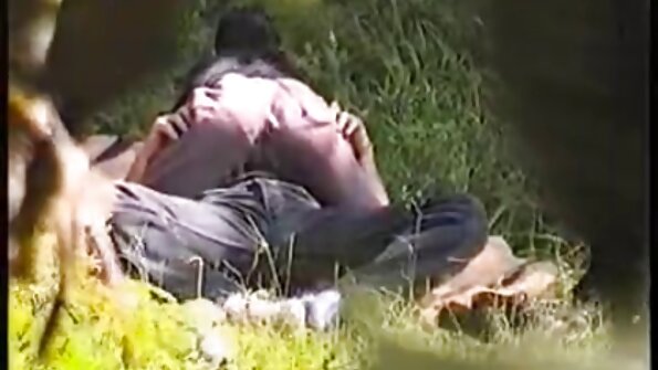 மை பூசப்பட்ட பரத்தையான பொன்னி அழுகிய பட் ஒரு ஸ்ட்ராபன் சேவலால் சிக்கியது