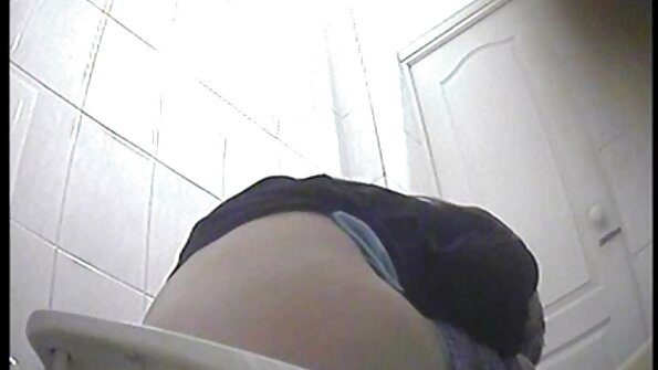 புகைபிடிக்கும் சூடான ஏஞ்சலினா காதலர் உடன் ஈரமான ஈரமான மழை உடலுறவு