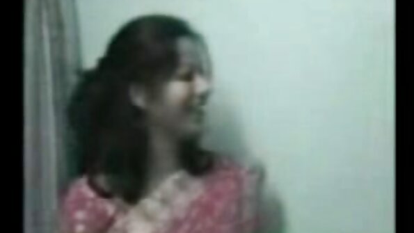 புகழ்பெற்ற அழகி கிஸ்ஸா சின்ஸ் மார்கஸின் குத தூண்டுதலை அனுபவிக்கிறார்