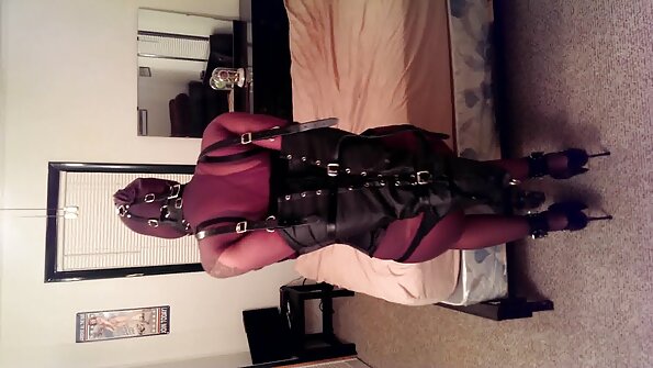 ஹார்னி லத்தீன் காதலன் காரில் ஒரு செங்குட்டுவனைச் சிதைக்கிறான்