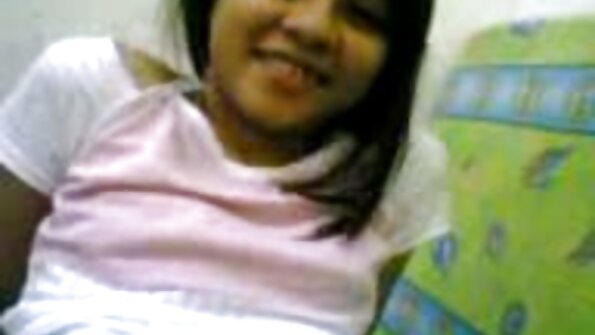 லெஸ்பியன் குழந்தைகள் இன்றிரவு உணர்ச்சிவசப்பட்ட உடலுறவை அனுபவிக்கிறார்கள்