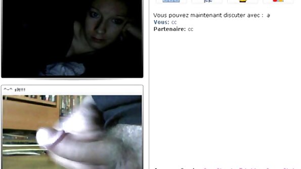 கருங்காலி பொம்மை தனது புத்திசாலித்தனமான காதலியுடன் ஒரு கடினமான சேவலை பகிர்ந்து கொள்கிறது