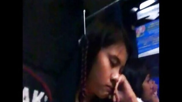 ஸ்டாக்கிங்குகளில் உள்ள பெரிய போபிட் மருத்துவர் நோயாளியை குணப்படுத்துவதன் மூலம் குணப்படுத்துகிறார்