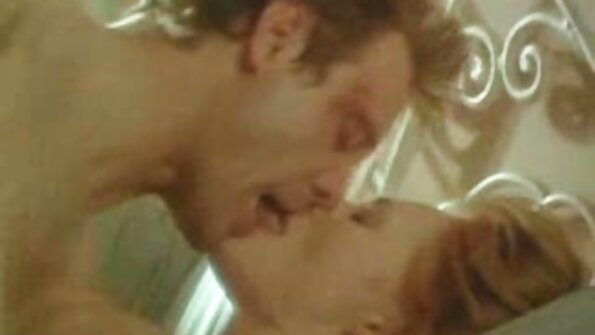 வளைந்த ஜப்பானிய பெண் மிசாகி சுபாஸா தனது ஆணால் வெளியில் சிக்கிக்கொண்டார்