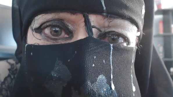 நிமிர்ந்த கருவி குட்டி பொன்னிறத்தின் பத்தோலில் நன்றாக சரியும்