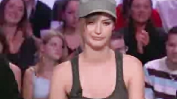 பெண்ணை அதிர்ஷ்டசாலி என்று அழைக்கலாம், ஏனென்றால் அவளுக்கு யாரும் தொடர்பு கொள்ள தேவையில்லை