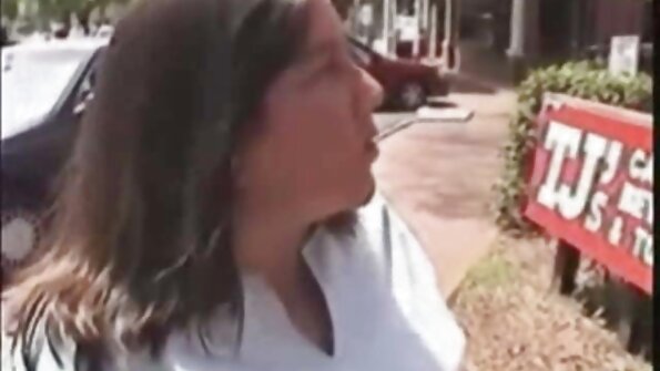 கேமராவில் அழகான சுயஇன்பம் செய்ய குழந்தைக்கு அழகான தேவைகள் உள்ளன