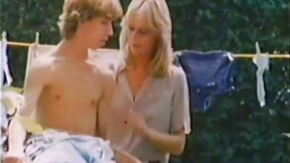 ஆசியப் பெண்ணுடன் மசாஜ் பார்லர் விரைவில் விபச்சார விடுதியாக மாறும்