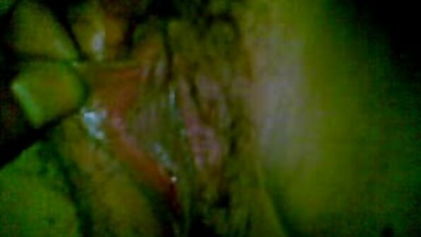 ஒரு இளைஞனிடமிருந்து பெண் விரும்புவதை உடலுறவின் உதவியுடன் பெறுகிறாள்