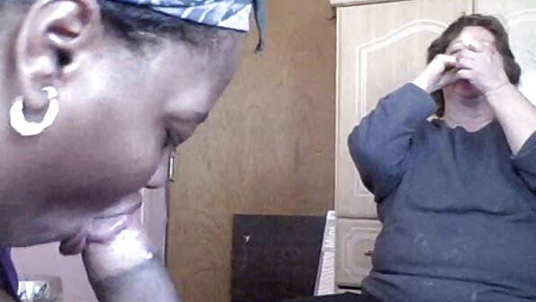 லாஸ்ஸி தனது சொந்த உடலுறுப்புகளுக்கு பெஸ்டியின் மாற்றாந்தாயைப் பயன்படுத்துகிறார்