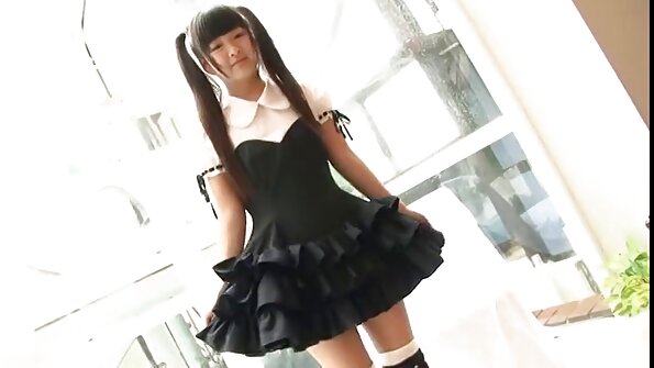 பெல்லா ரீஸ் என்ற ஒரு சேரியின் லூப் ஆஸ்ஹால் ஒரு பெரிய சேவலால் சிக்கியது