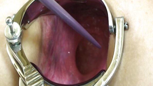 அனுபவமற்ற அழகி லஸ்ஸிக்கு இறுக்கமான பிணைப்பு மற்றும் வேலை இல்லை