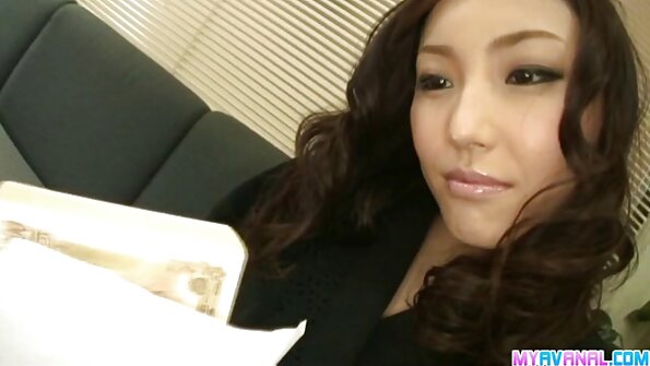 மேலாளர் தனது புதிய செயலாளரின் திறன்களை சோதிக்கிறார்