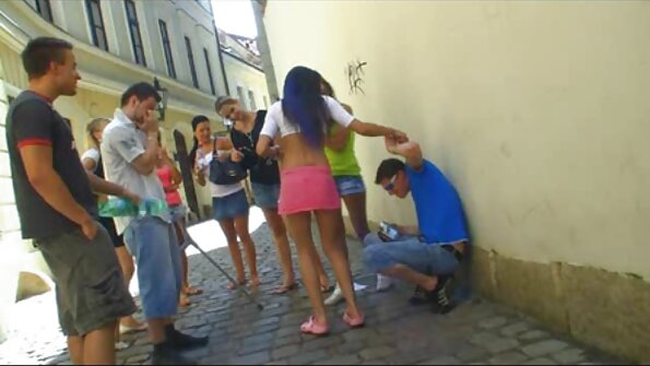 அற்புதமான அழகிகள் ஒருவருக்கொருவர் ஏழாவது சொர்க்கத்திற்கு கொண்டு வருகிறார்கள்