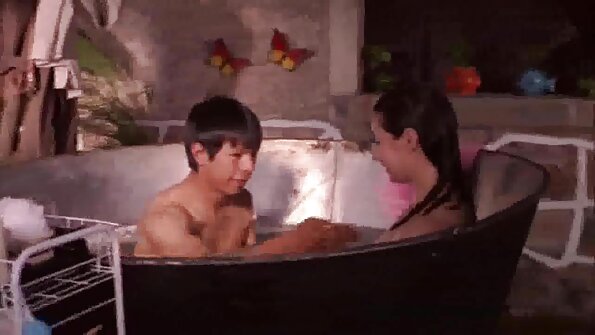 ரஷ்யாவைச் சேர்ந்த தம்பதியினர் வீட்டில் நேரத்தை செலவழித்து உடலுறவை அனுபவிக்க விரும்புகிறார்கள்