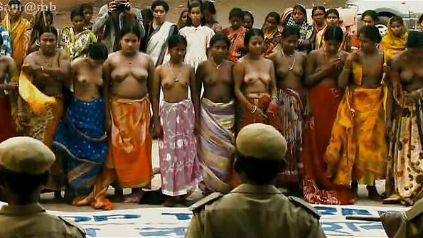 கொம்பு பையன் Jmac இந்த அழகி சேட்டை மிகவும் மோசமாக புண்படுத்த தயாராக உள்ளது