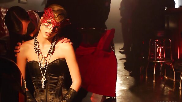 தந்திரமான பையன் ஒரு பெண்ணை ஒரு கப் காபி குடிக்க அழைத்து அவளை புணர்கிறான்