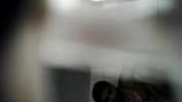 இசபெல்லா நைஸை மாற்றாந்தாய் ஐகே டீஸல் கடுமையாக ஆணி அடித்தார்